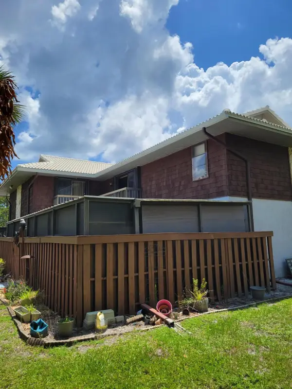 903 SE Camelot Gardens Boulevard Se, Port St Lucie, FL 34952