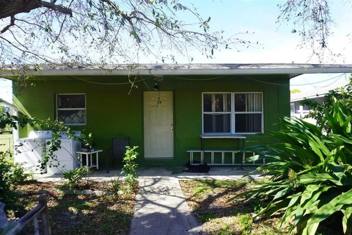 715 N 10th Street, Fort Pierce, FL 34950 - #1