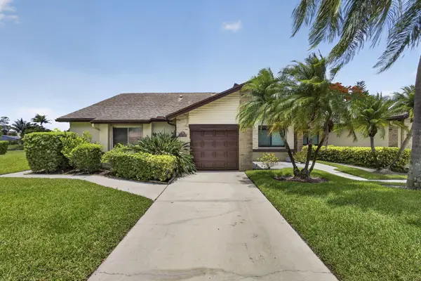 148 Village Walk Drive #24, Royal Palm Beach, FL 33411