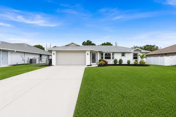 3520 SE Hyde Circle, Port St Lucie, FL 34983