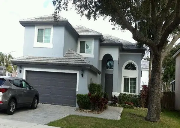 1933 NW 99th Avenue, Pembroke Pines, FL 33024
