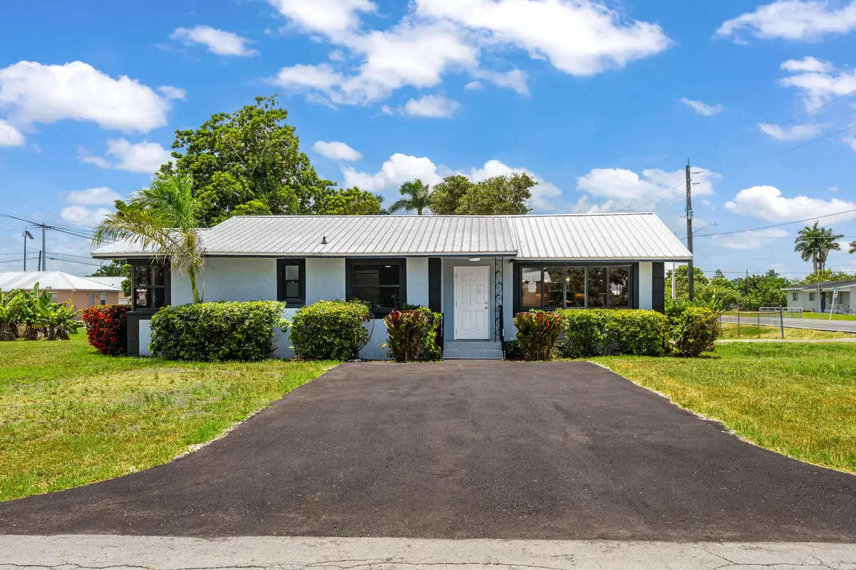 24 NW Avenue I, Belle Glade, FL 33430 - #1