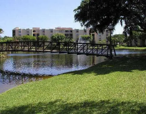 825 Egret Circle #206, Delray Beach, FL 33444