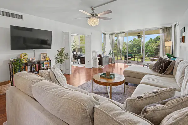 3930 Oaks Clubhouse Drive #304, Pompano Beach, FL 33069