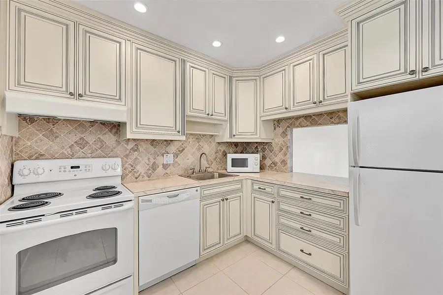 23 Abbey Lane #202, Delray Beach, FL 33446 - #3
