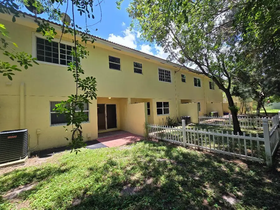 921 Imperial Lake Road, West Palm Beach, FL 33413 - #2