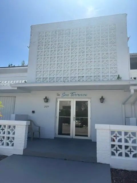 209 SE 6th Avenue #4, Boynton Beach, FL 33435