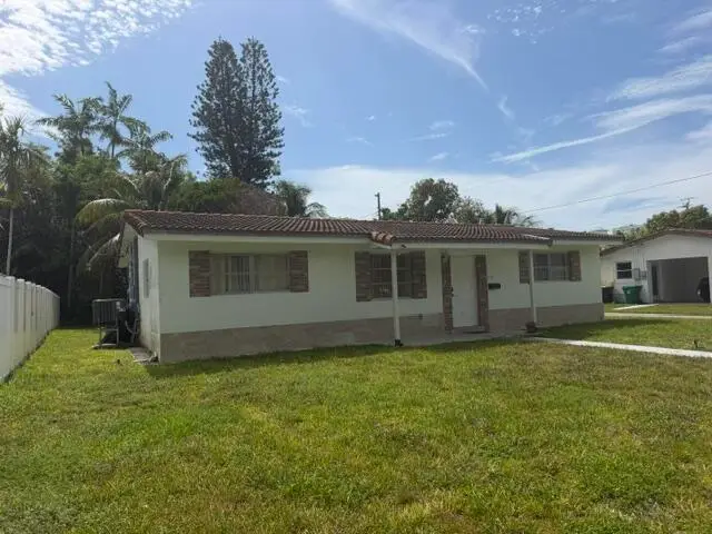 210 NE 5th Avenue, Dania Beach, FL 33004 - #1
