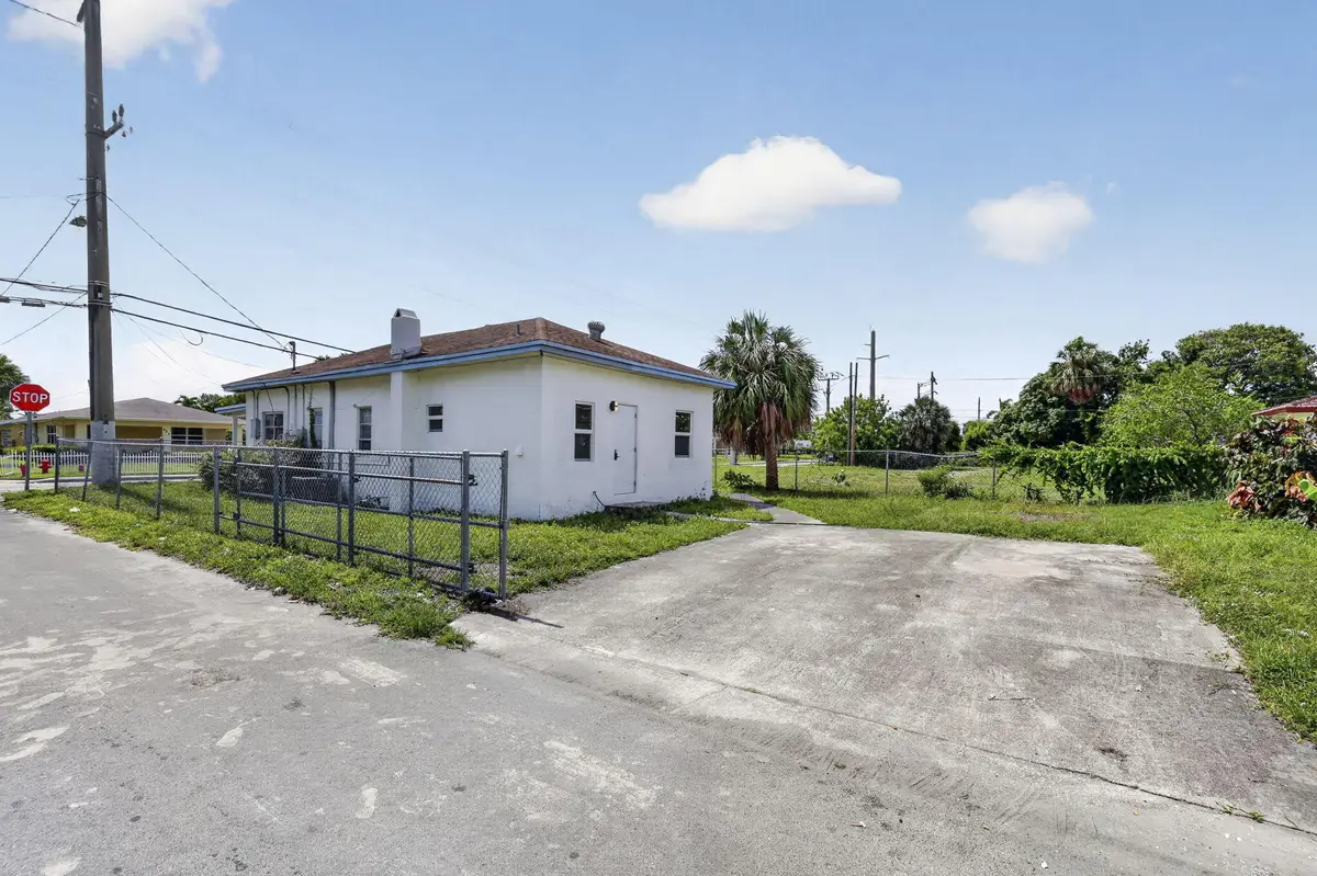 621 NW 3rd Avenue, Pompano Beach, FL 33060 - #1