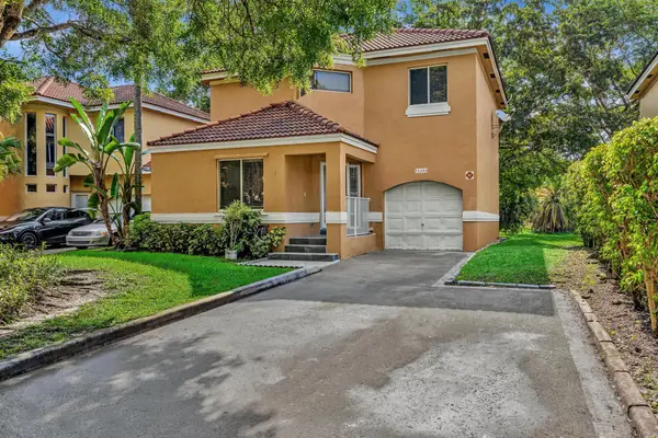 11251 Lakeview Drive #21-f, Coral Springs, FL 33071