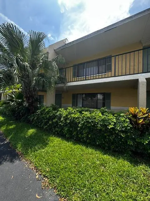 704 Meadows Circle #704, Boynton Beach, FL 33436