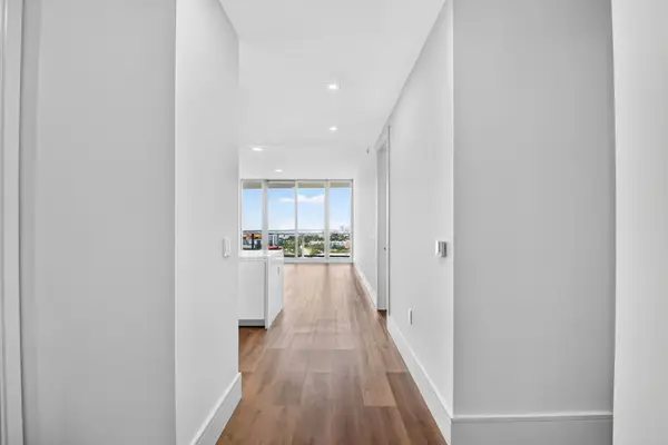 220 Lake Shore Drive #1511, West Palm Beach, FL 33403