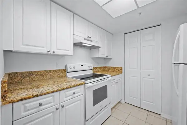 200 N Crestwood Court N #211, Royal Palm Beach, FL 33411