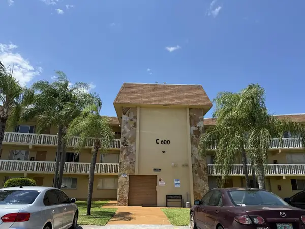 600 Village Green Court #121, Palm Springs, FL 33461