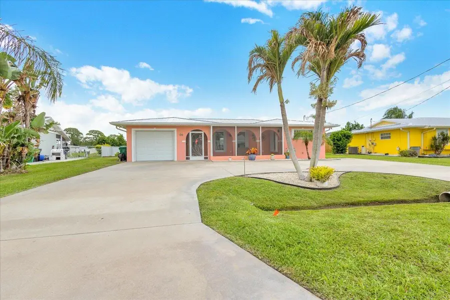 611 SE Harborview Drive, Port Saint Lucie, FL 34983 - #2