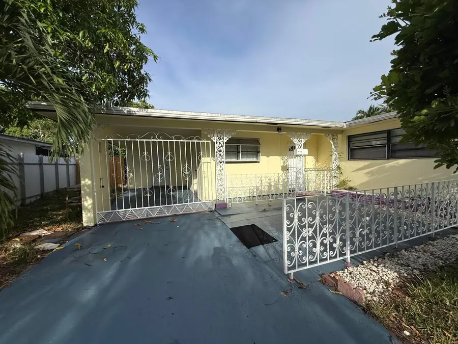 124 NW 45th Avenue, Plantation, FL 33317 - #2