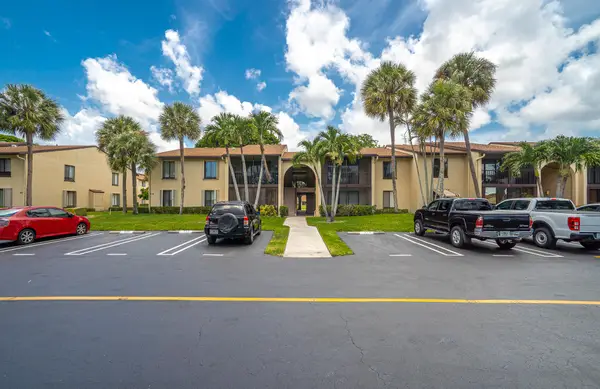 610 Sea Pine Way #H2, Greenacres, FL 33415