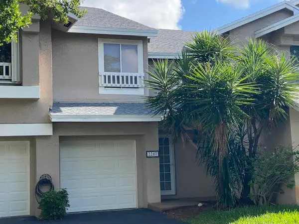 2217 Discovery Circle W, Deerfield Beach, FL 33442