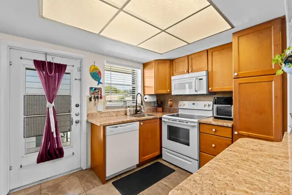312 NE 17th Avenue #203, Boynton Beach, FL 33435