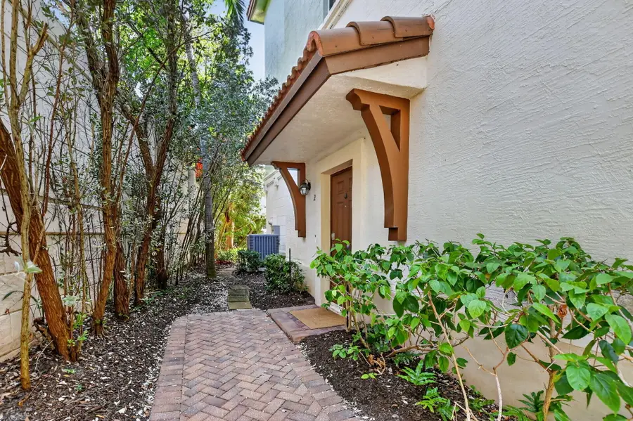 27 NW Hawthorne Place, Boca Raton, FL 33432 - #2