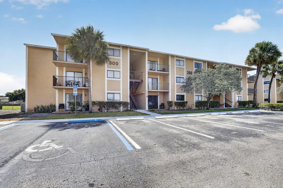 300 Palm Circle W #106, Pembroke Pines, FL 33025 - #1