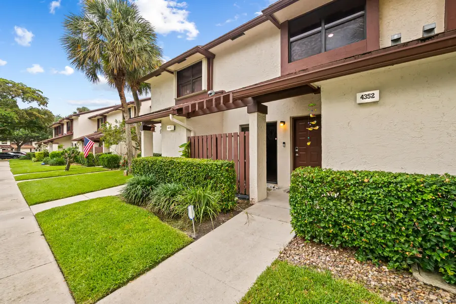 4352 Carambola Circle N, Coconut Creek, FL 33066 - #2