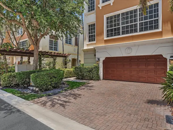5575 NE Trieste Way, Boca Raton, FL 33487