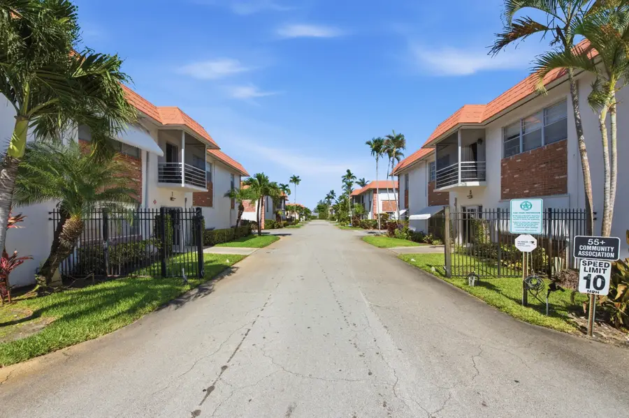 3550 NW 8th Avenue #812, Pompano Beach, FL 33064 - #2