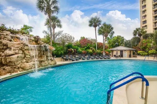 2450 Presidential Way #1405, West Palm Beach, FL 33401