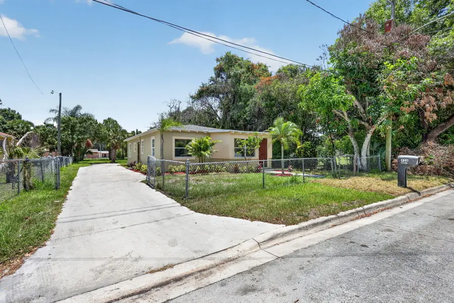 426 N 19th Street, Fort Pierce, FL 34950 - #2