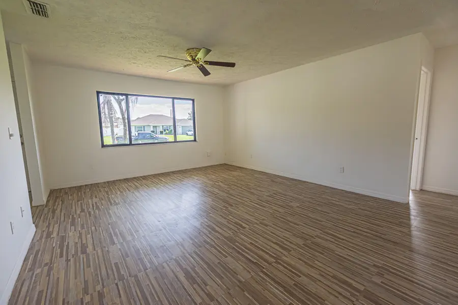 922 SE Thornhill Drive, Port Saint Lucie, FL 34983 - #3