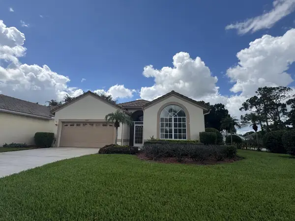 1528 SE Holyrood Lane, Port St Lucie, FL 34952