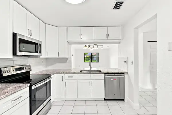 10 Seneca Court, Royal Palm Beach, FL 33411