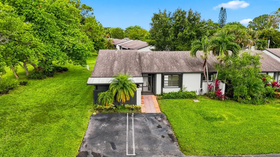 10 Seneca Court, Royal Palm Beach, FL 33411 - #3