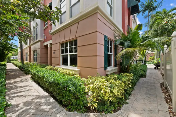 1033 NE 17th Way #905, Fort Lauderdale, FL 33304