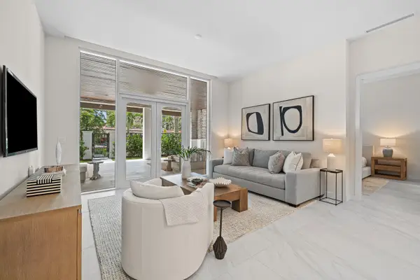220 SE Mizner Boulevard #102, Boca Raton, FL 33432