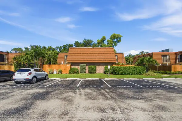 1438 Park Shore Circle #3, Fort Myers, FL 33901