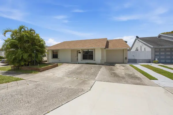 5814 Ithaca Circle E, Lake Worth, FL 33463