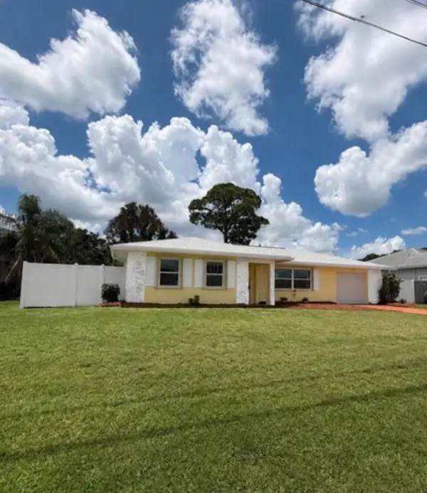 772 SE Thornhill Drive, Port St Lucie, FL 34983