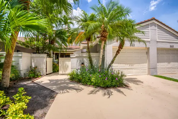 525 Prestwick Circle, Palm Beach Gardens, FL 33418