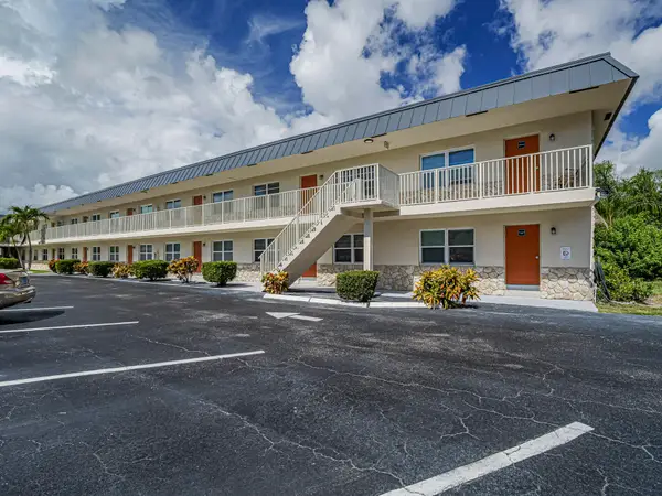 923 22nd Place #219, Vero Beach, FL 32960