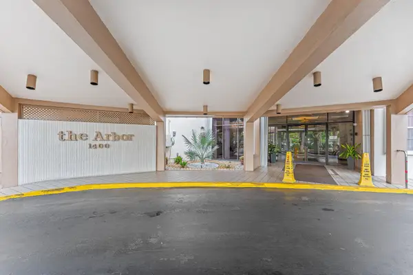 1400 Saint Charles Place #616, Pembroke Pines, FL 33026