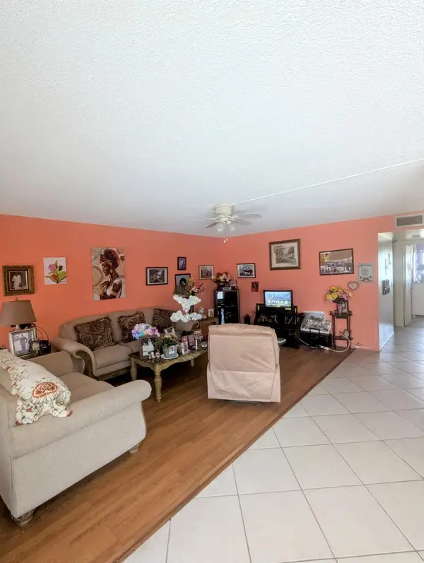 Address Withheld By Seller, West Palm Beach, FL 33417