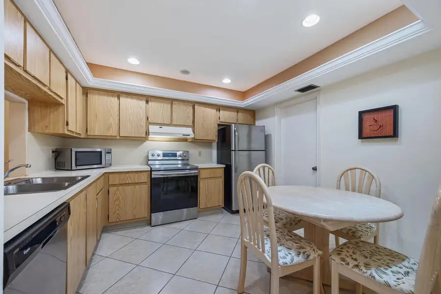 9 Ridge Pointe Drive #D, Boynton Beach, FL 33435 - #3