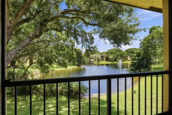 824 SW 9th Street Circle #201, Boca Raton, FL 33486