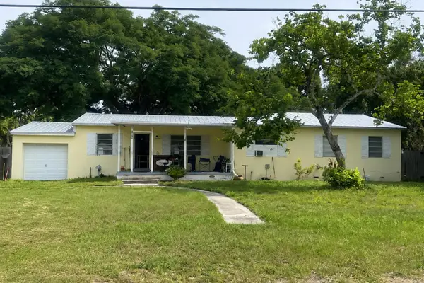 1054 Trinidad Avenue, Fort Pierce, FL 34982