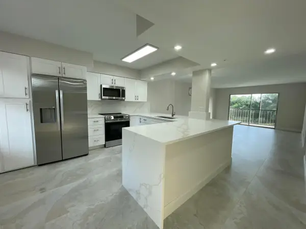 7321 Amberly Lane #302, Delray Beach, FL 33446