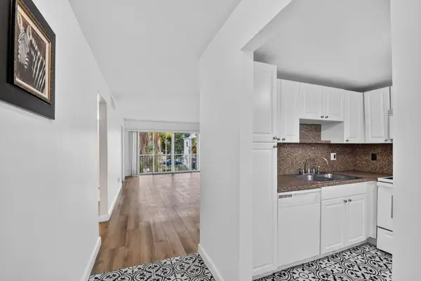 1505 Crescent Circle #B24, Lake Park, FL 33403