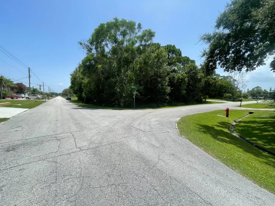 638 NW Grenada Street, Port Saint Lucie, FL 34983 - #3