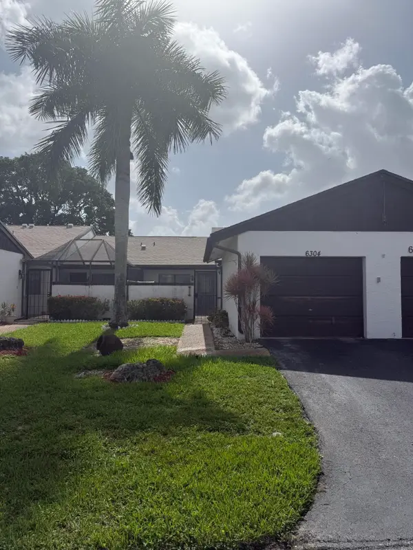 6304 Wedgewood Terrace #B8, Tamarac, FL 33321